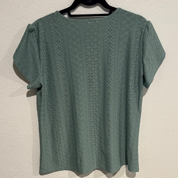 NWOT- size XL no brand Green Eyelet Women's Top - Picture 6 of 7